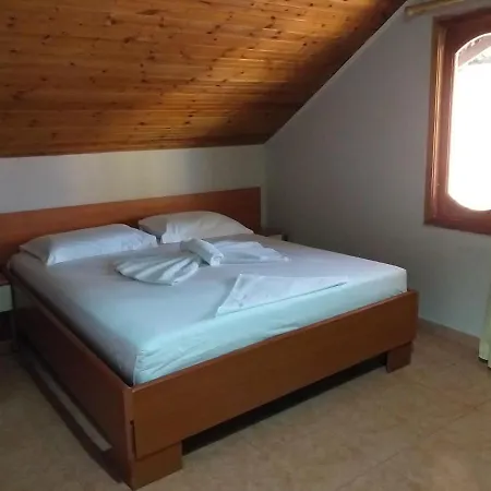 Hotel Central 2* טיראנה