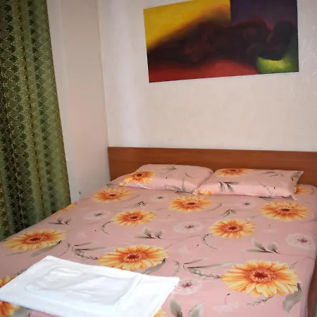 Hotel Central מלון טיראנה