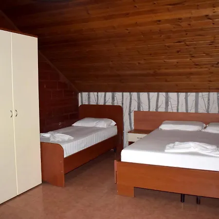 Hotel Central מלון 2*