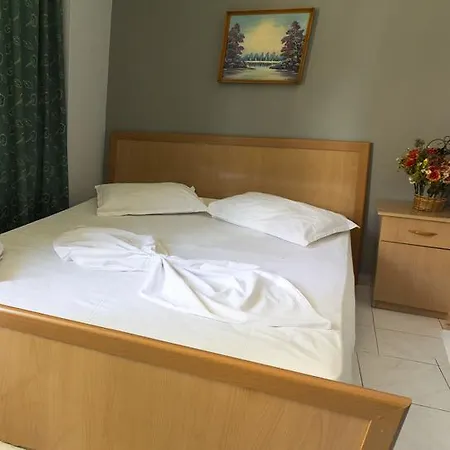 מלון Hotel Central טיראנה